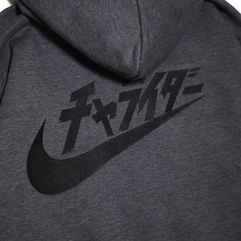 ネオスカーフロゴ ヘビーウェイトジップパーカー チャコール | チャ