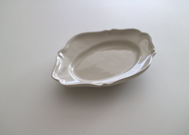 河合竜彦 オーバルレリーフ皿 S 白艶釉 | CUFF 河合竜彦 オーバルレリーフ皿 S 白艶釉 | CUFF