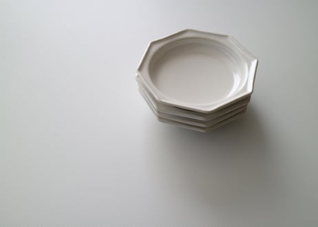 takuya yamamoto / 八角平皿・白艶 9㎝
