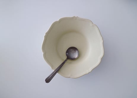 awabiware  輪花中深皿　アイボリー