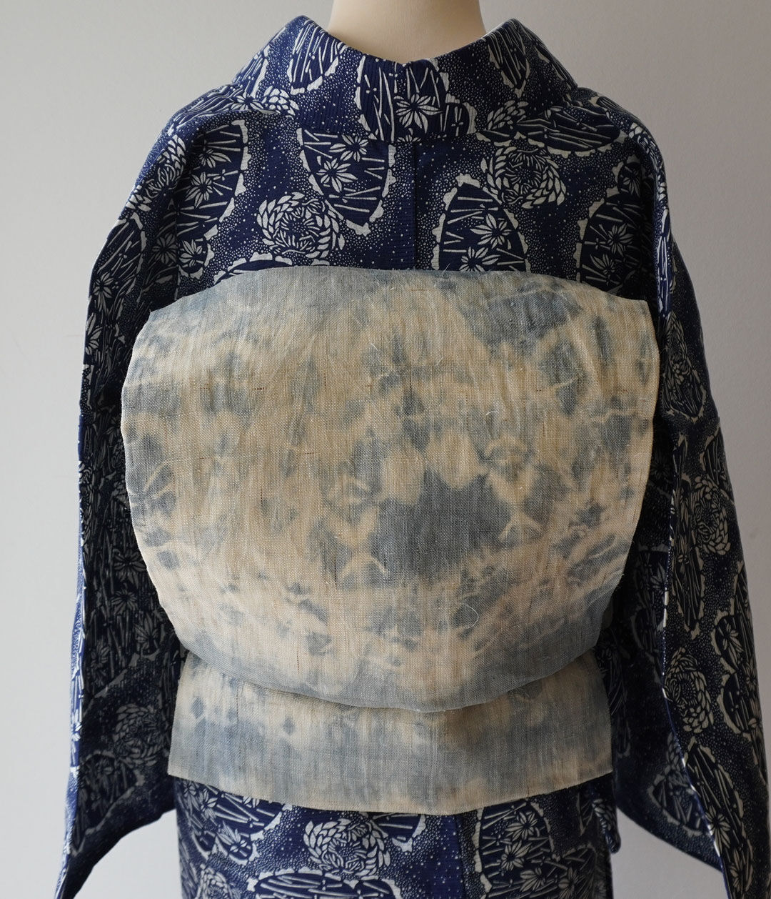 浴衣】初山一之助作 蝶々文 長板藍染 綿絽 浴衣 | 大山キモノ 浴衣】初山一之助作 蝶々文 長板藍染 綿絽 浴衣 | 大山キモノ