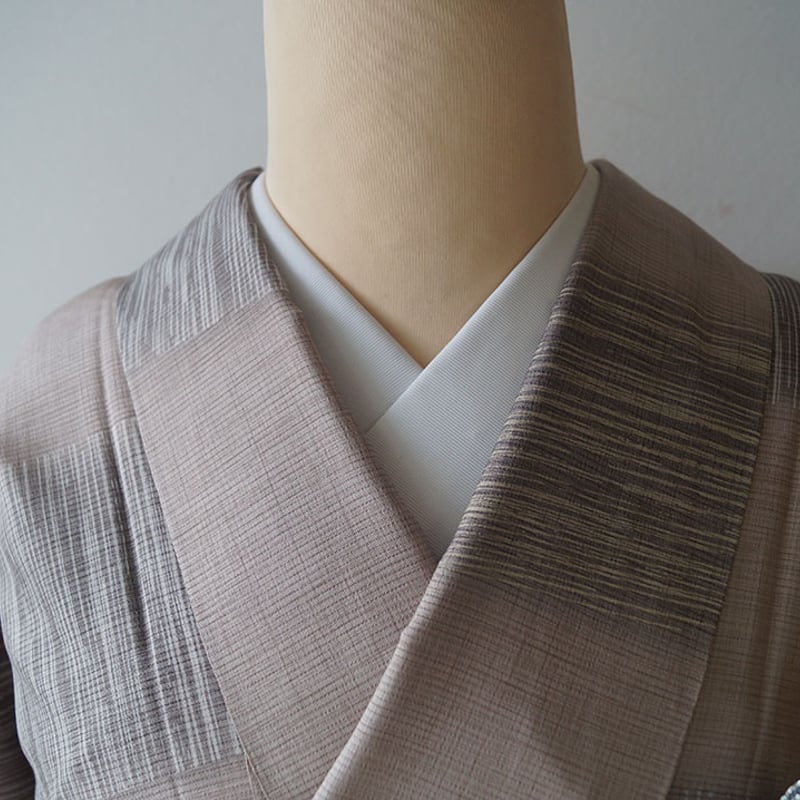 単衣】鳩羽鼠色 汕頭刺繍 本場縞大島紬 附下 証紙あり | 大山 単衣】鳩羽鼠色 汕頭刺繍 本場縞大島紬 附下 証紙あり | 大山