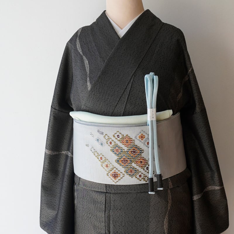 袷】ゆとりサイズ 墨地 縞文 本場奄美大島紬 | 大山キモノ・ちぇらうな  