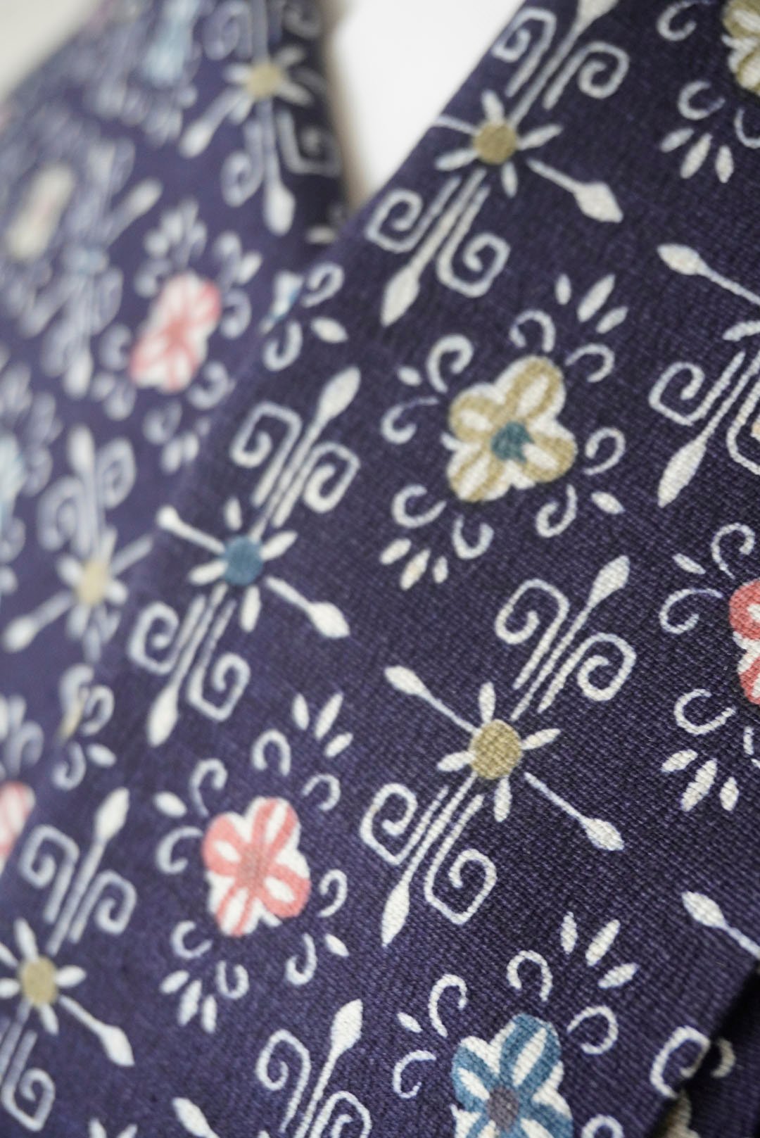 単衣】紺色地 小花文型染め お召 | 大山キモノ・ちぇらうなぼるた