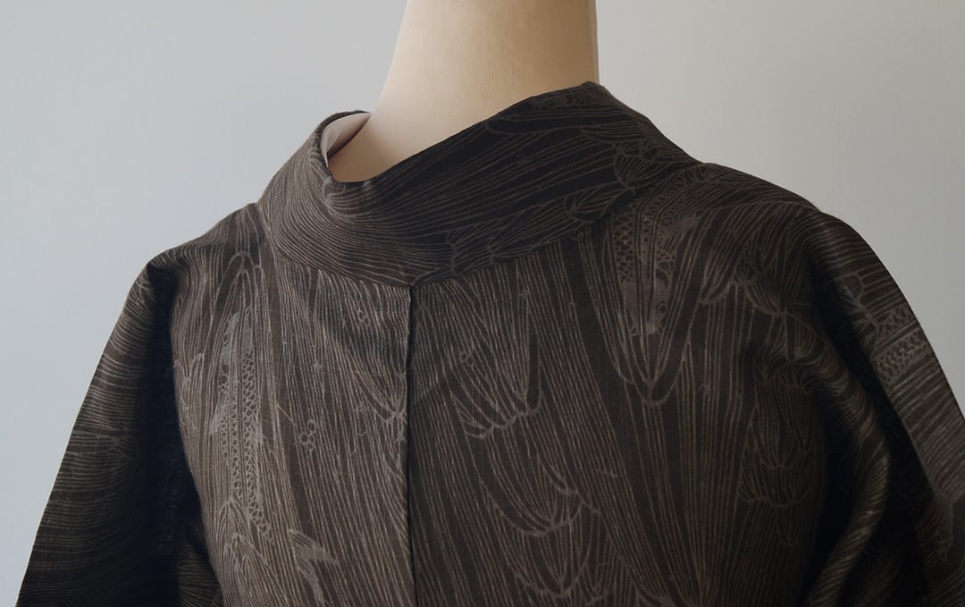 レア！新品未使用　鯉の滝登り柄浴衣　龍　綿　小紋　グリーン　単品 浴衣】黒橡色 鯉の滝登り柄 仕立て下ろし 綿麻 浴衣 | 大山