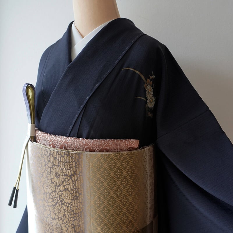 秋冬　美品　袷　着物　付け下げ　155cm　レトロ　アンティーク　黒　紫　個性的 袷】紫黒色 斜め秋草文 附下げ | 大山キモノ・ちぇらうなぼるた