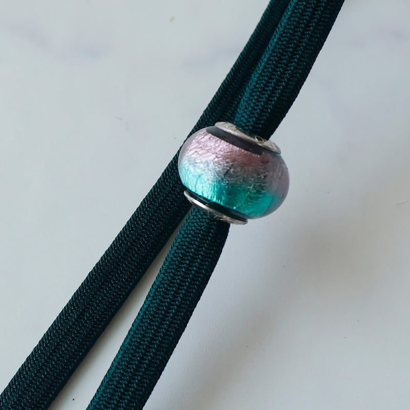 繊細で美しいヴェネチアングラスです。／緑色です