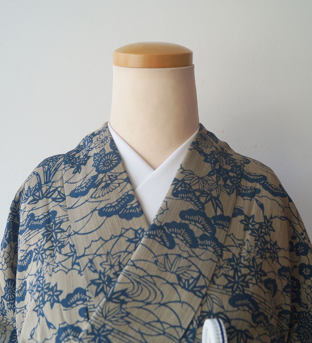 夏・紬】薄山鳩色地 藍型染め 流水に四季花文 紗紬 | 大山キモノ 夏・紬】薄山鳩色地 藍型染め 流水に四季花文 紗紬 | 大山キモノ