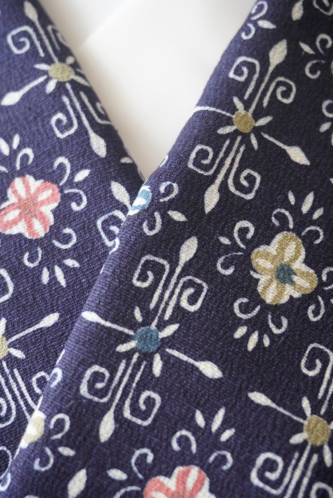 単衣】紺色地 小花文型染め お召 | 大山キモノ・ちぇらうなぼるた