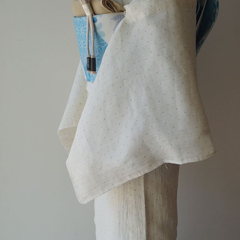 夏物　本場小千谷縮　無地　証紙付き　麻　仕付け糸付　未使用 小千谷縮（絹麻縮）色無地（紺）おだきん織物製 証紙付 B反