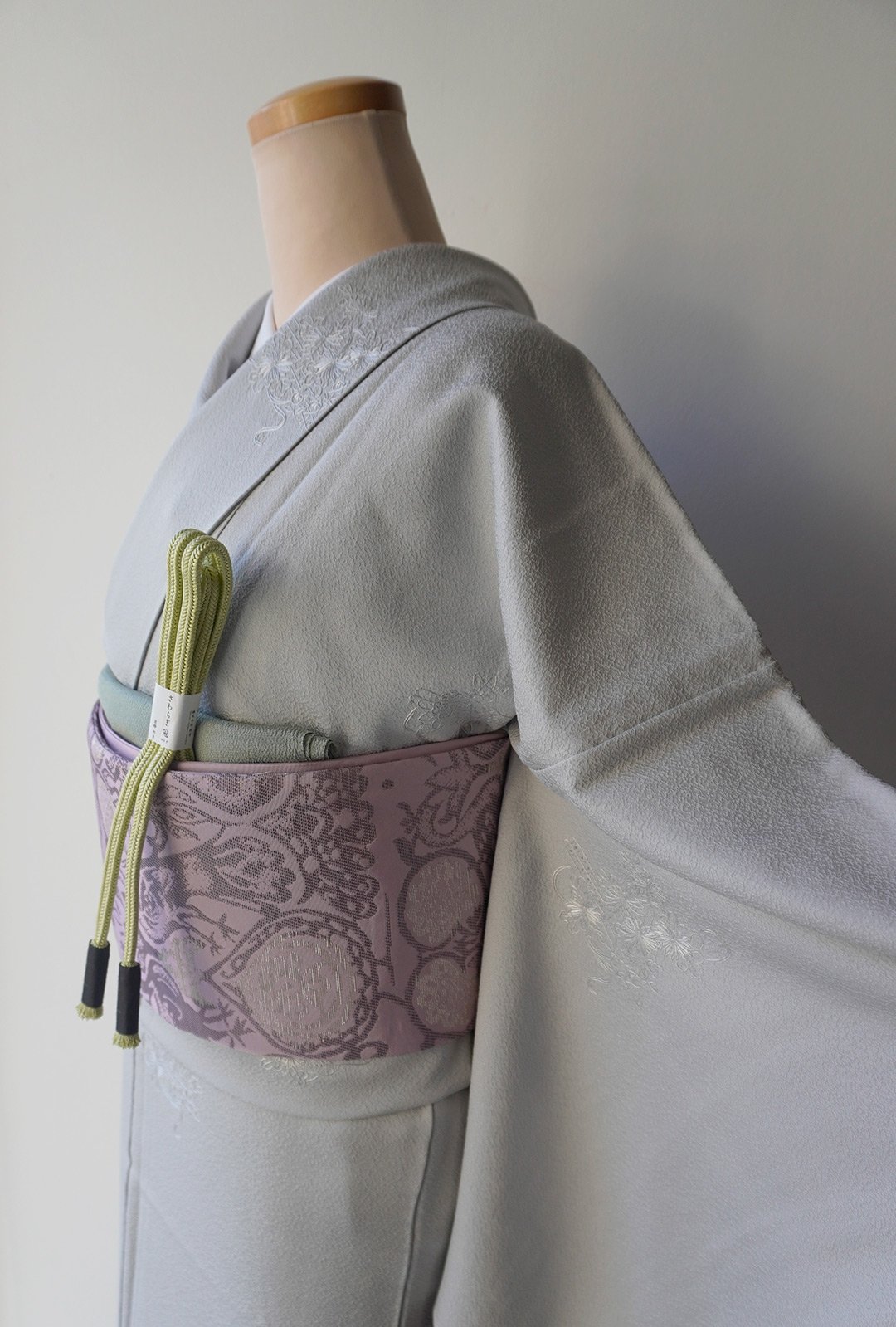 袷】白菫色 汕頭刺繍 色無地 | 大山キモノ・ちぇらうなぼるた 袷】白菫色 汕頭刺繍 色無地 | 大山キモノ・ちぇらうなぼるた
