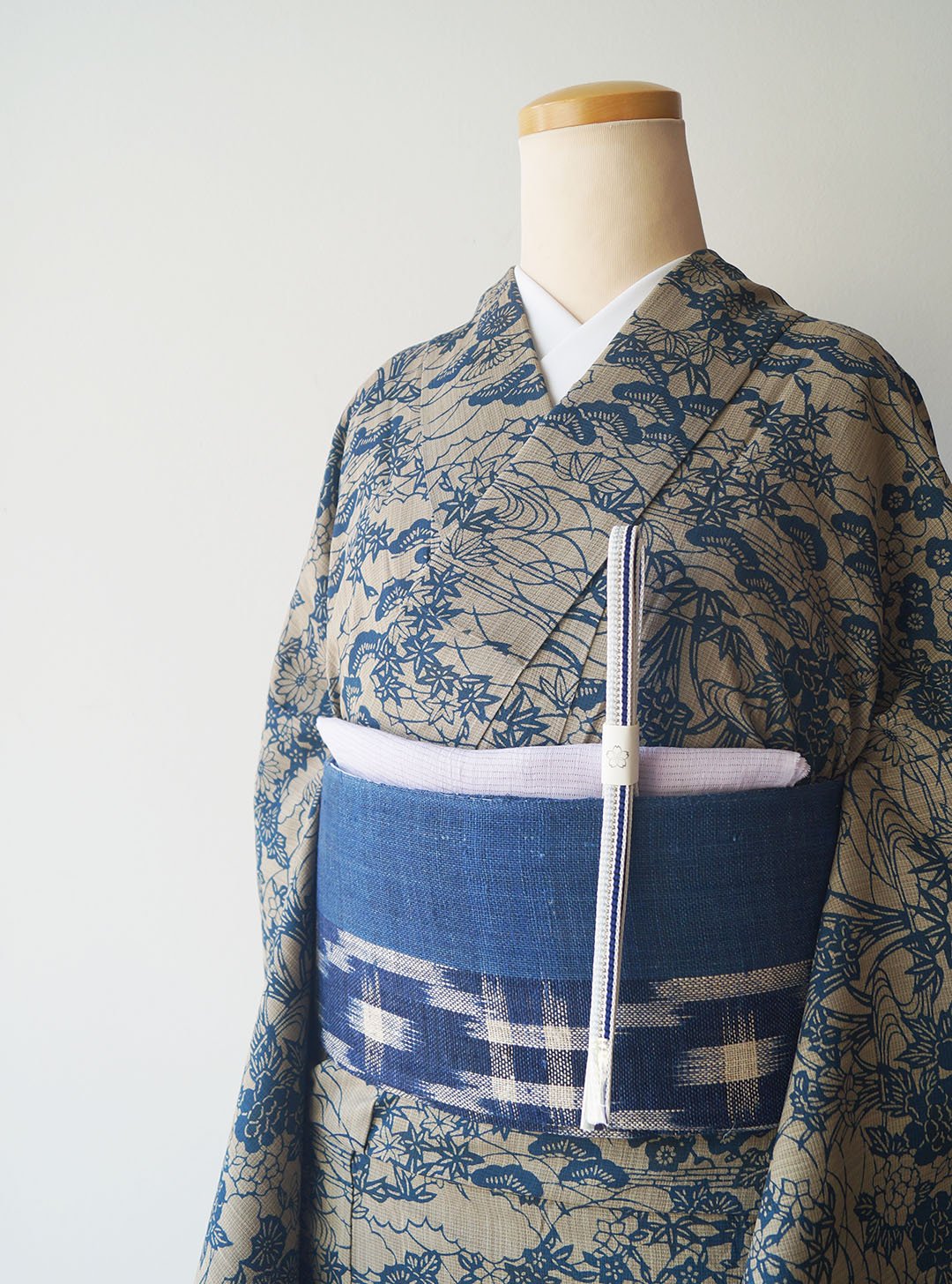 美品】薄藍色にグレーの立涌文の紬