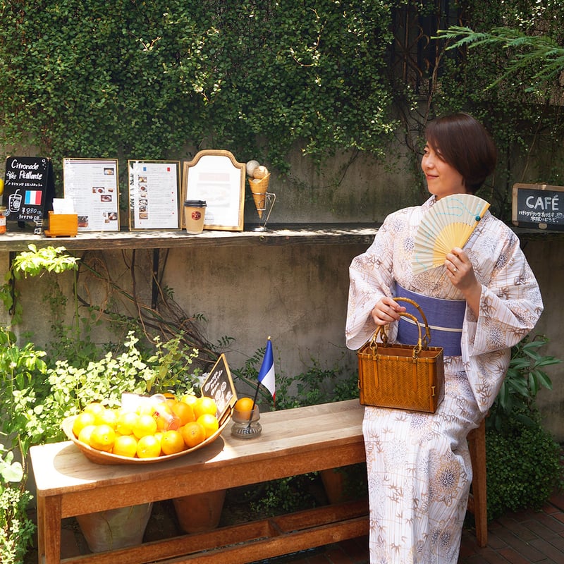 新品美品　昭和レトロ　藍染に夾竹桃が鮮やかで美味しい　注染浴衣 新品美品 昭和レトロ 藍染に夾竹桃が鮮やかで美味しい 注染浴衣