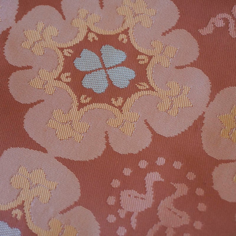 名古屋帯  川島織物 細かな花唐草 化繊 AO-1514 なごや帯】川島織物製 甚三紅色 花唐草文なごや帯 | 大山キモノ