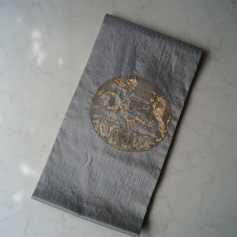 夏・ふくろ帯】絹鼠色に金銀 丸に騎士文 ふくろ帯 | 大山キモノ・ちぇ  