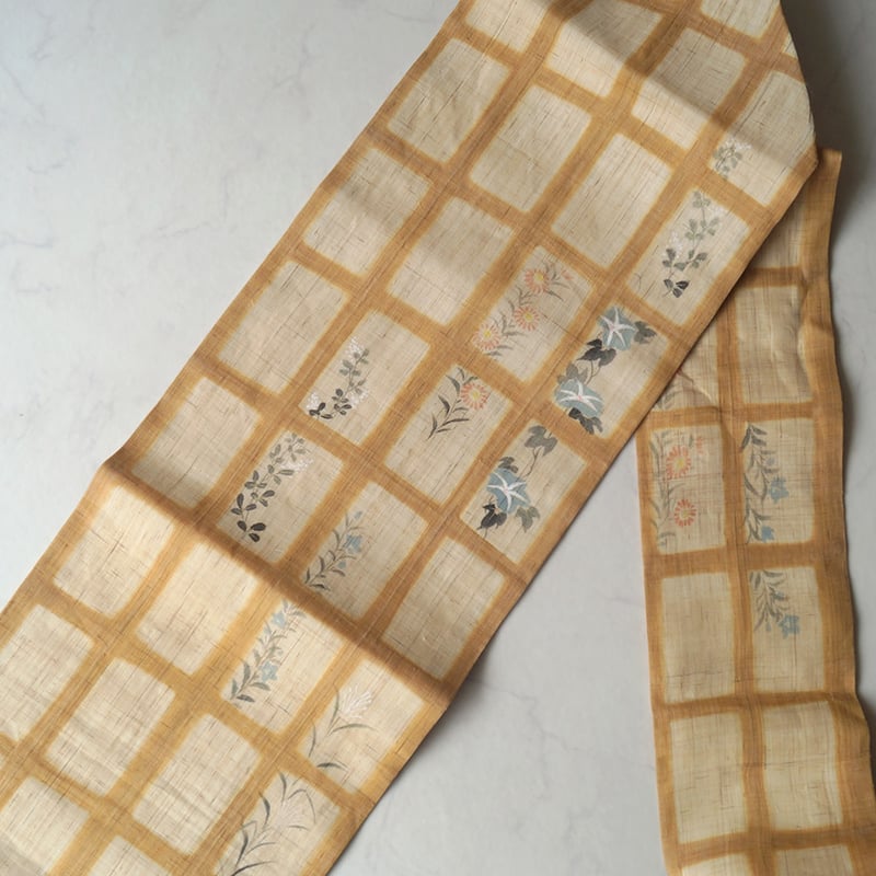 夏なごや帯】桐谷紫香作 生成り色 格子に草花文 本麻なごや帯 長 夏なごや帯】桐谷紫香作 生成り色 格子に草花文 本麻なごや帯 長