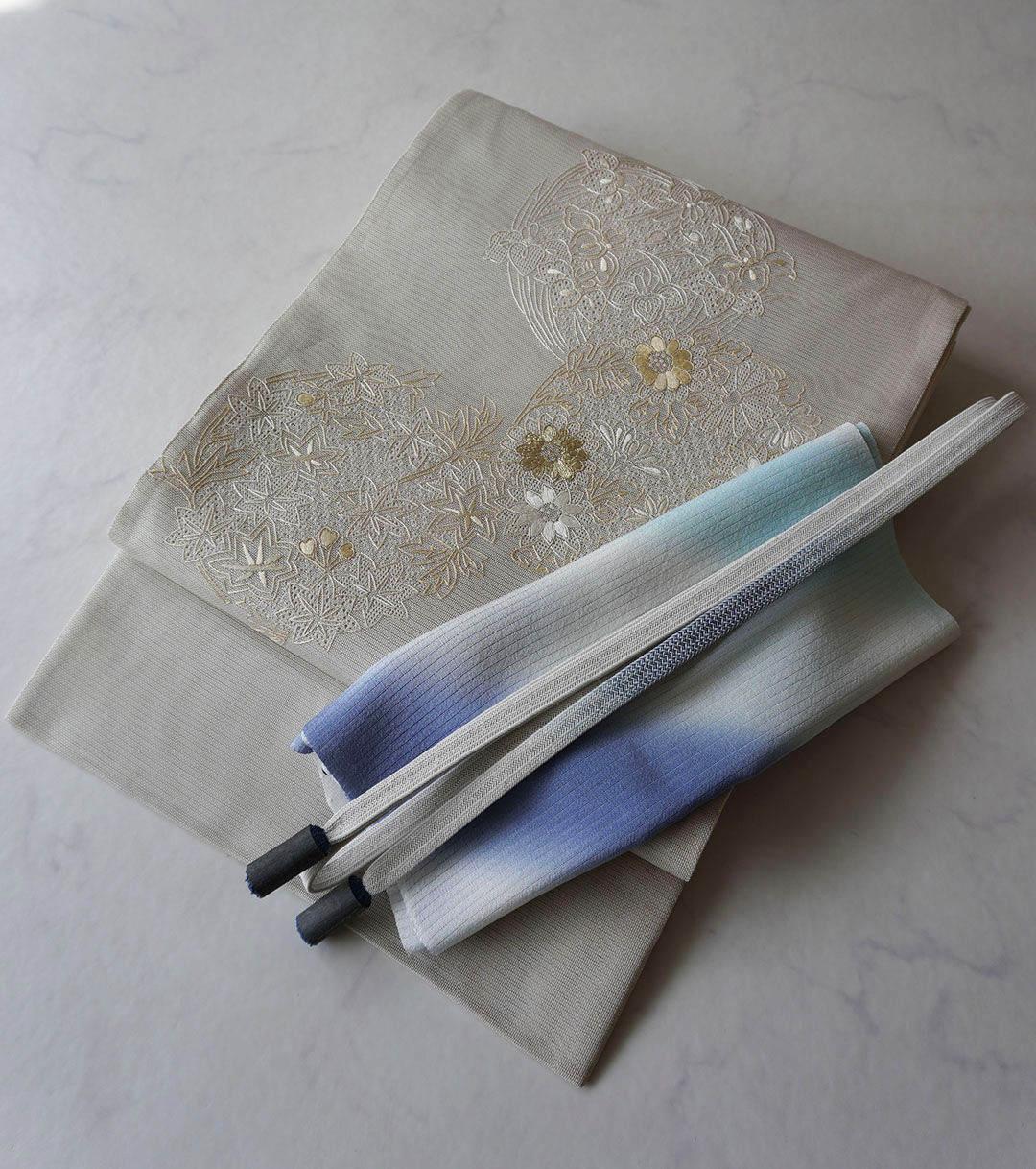 単衣】牡丹鼠 横段地紋 一つ紋色無地 | 大山キモノ・ちぇらうな