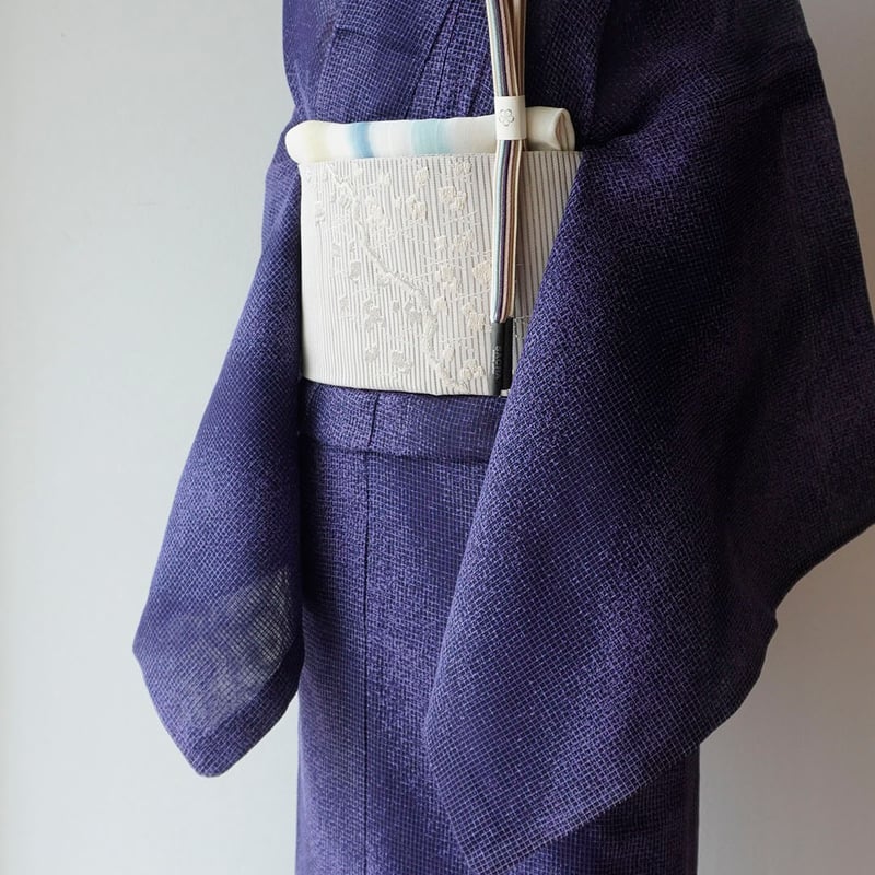 夏・紅梅】深縹×薄花桜 蒔糊斜め暈し 絹紅梅 | 大山キモノ・ちぇ