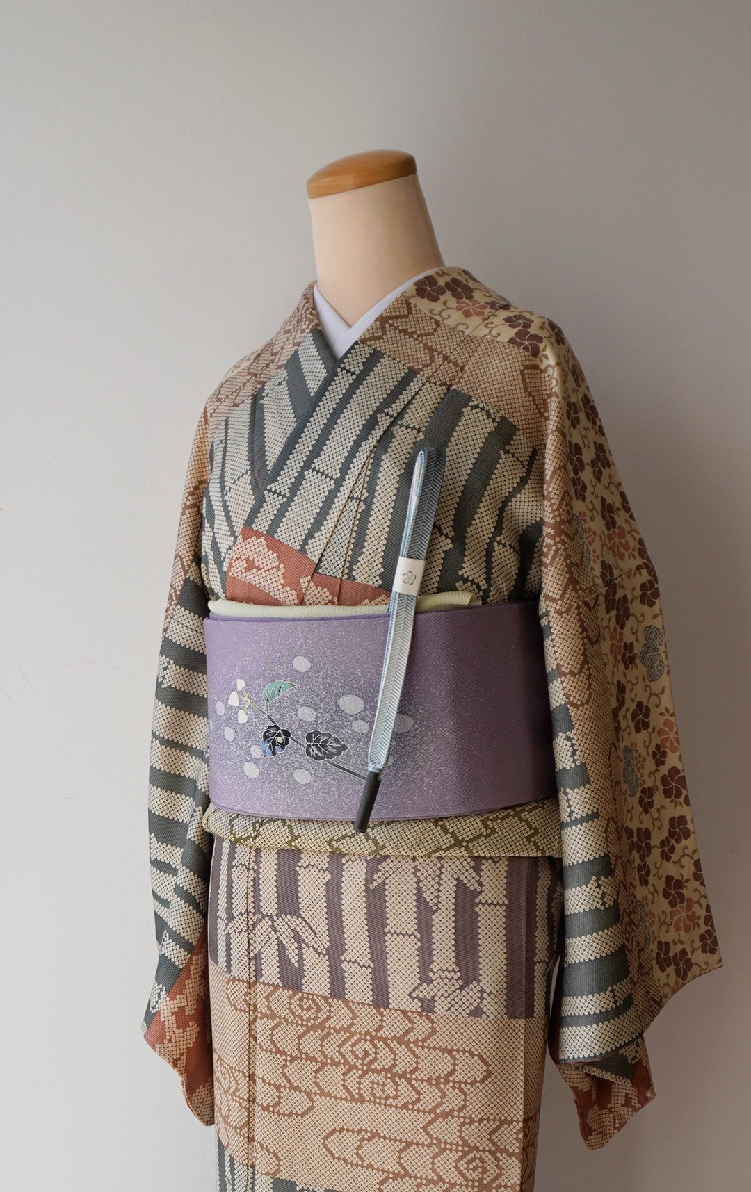 新品 単衣 市松 着物“大人好みでハイセンス”正絹 仕付け糸付 真綿紬 4083