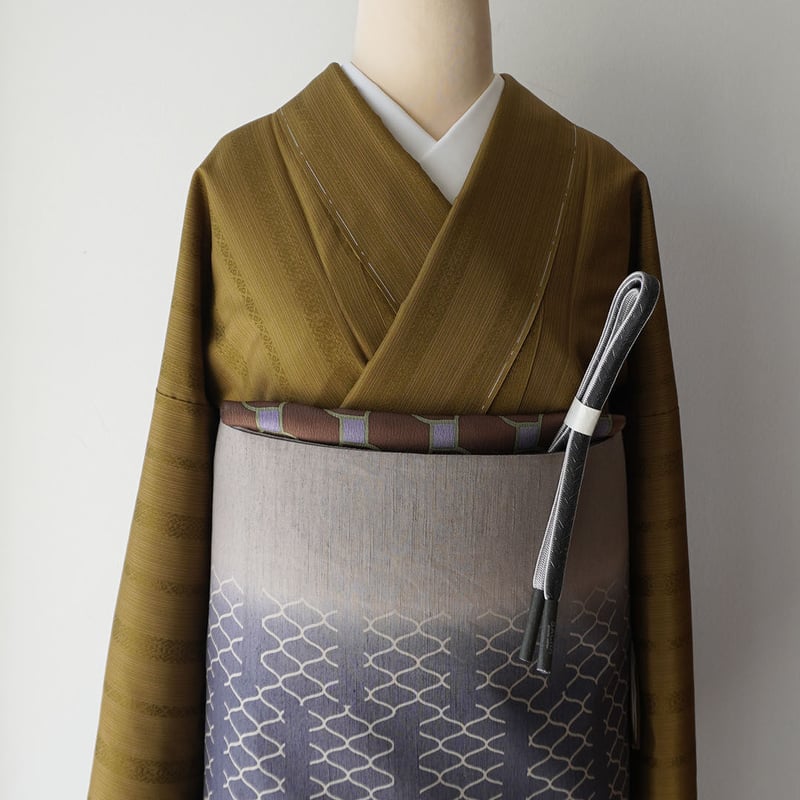 袷】桑茶色 独鈷文 華皿文 博多織お召 | 大山キモノ・ちぇらうな 袷】桑茶色 独鈷文 華皿文 博多織お召 | 大山キモノ・ちぇらうな