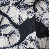 【有松絞り浴衣】生成り色×黒(濃紺)　抽象花文　仕立て下ろし　綿麻　浴衣
