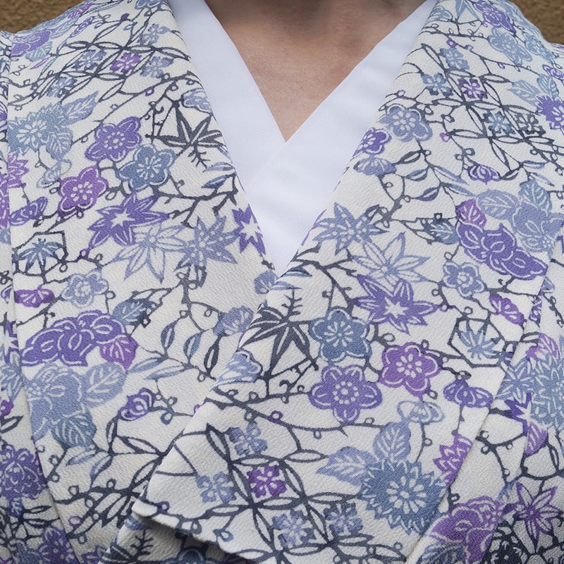 単衣】 生成り地に紫色系 植物柄型染め 単衣小紋 | 大山キモノ