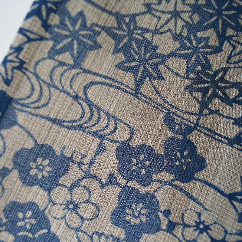 夏・紬】薄山鳩色地 藍型染め 流水に四季花文 紗紬 | 大山キモノ