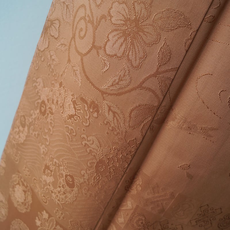 袷】黄櫨染色 四季モチーフ地紋 色無地 | 大山キモノ・ちぇら