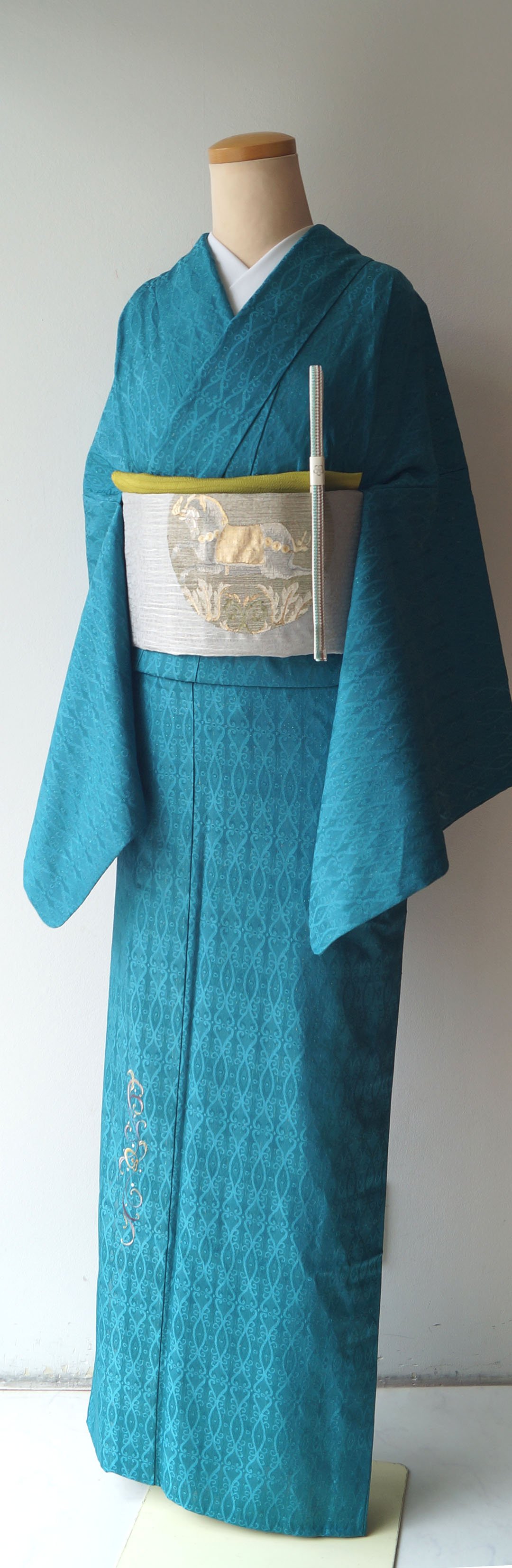 夏・紋紗】納戸色 月とうさぎ刺繍 お召し附下げ | 大山キモノ 夏・紋紗】納戸色 月とうさぎ刺繍 お召し附下げ | 大山キモノ