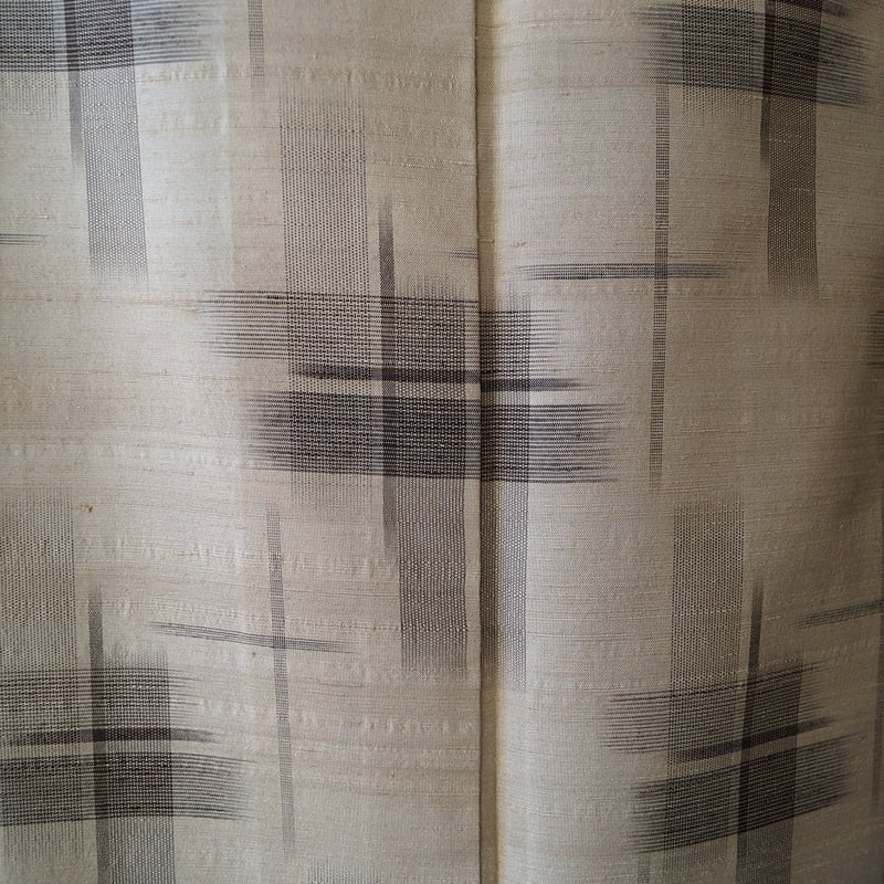 袷】薄白茶地 変わり井桁・十字絣文 紬 | 大山キモノ・ちぇら