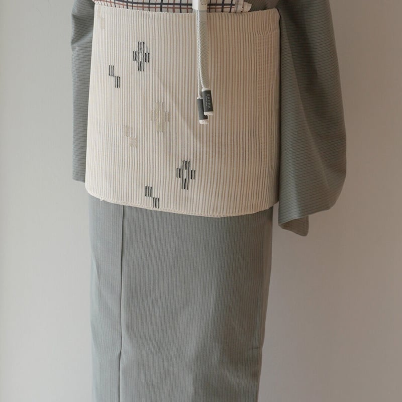 美品！湊鼠色＊モダン木目柄＊季節を選ばない＊上品＊訪問着＊１６１ｃｍ＊裄７０ 袷】青磁鼠 色無地 地紋入り | 大山キモノ・ちぇらうなぼるた