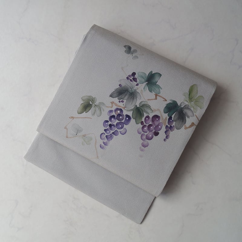 未着用　名古屋帯 縮緬　葡萄模様 グレー ベージュ 未着用名古屋帯 縮緬葡萄模様 グレー ベージュ