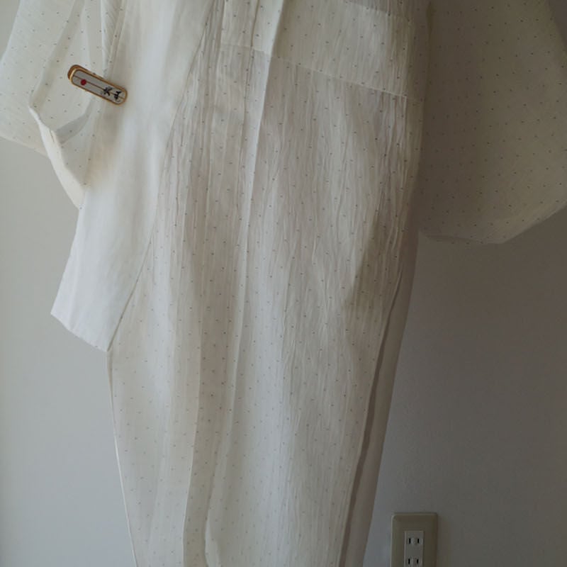 夏物　本場小千谷縮　無地　証紙付き　麻　仕付け糸付　未使用 小千谷縮（絹麻縮）色無地（紺）おだきん織物製 証紙付 B反