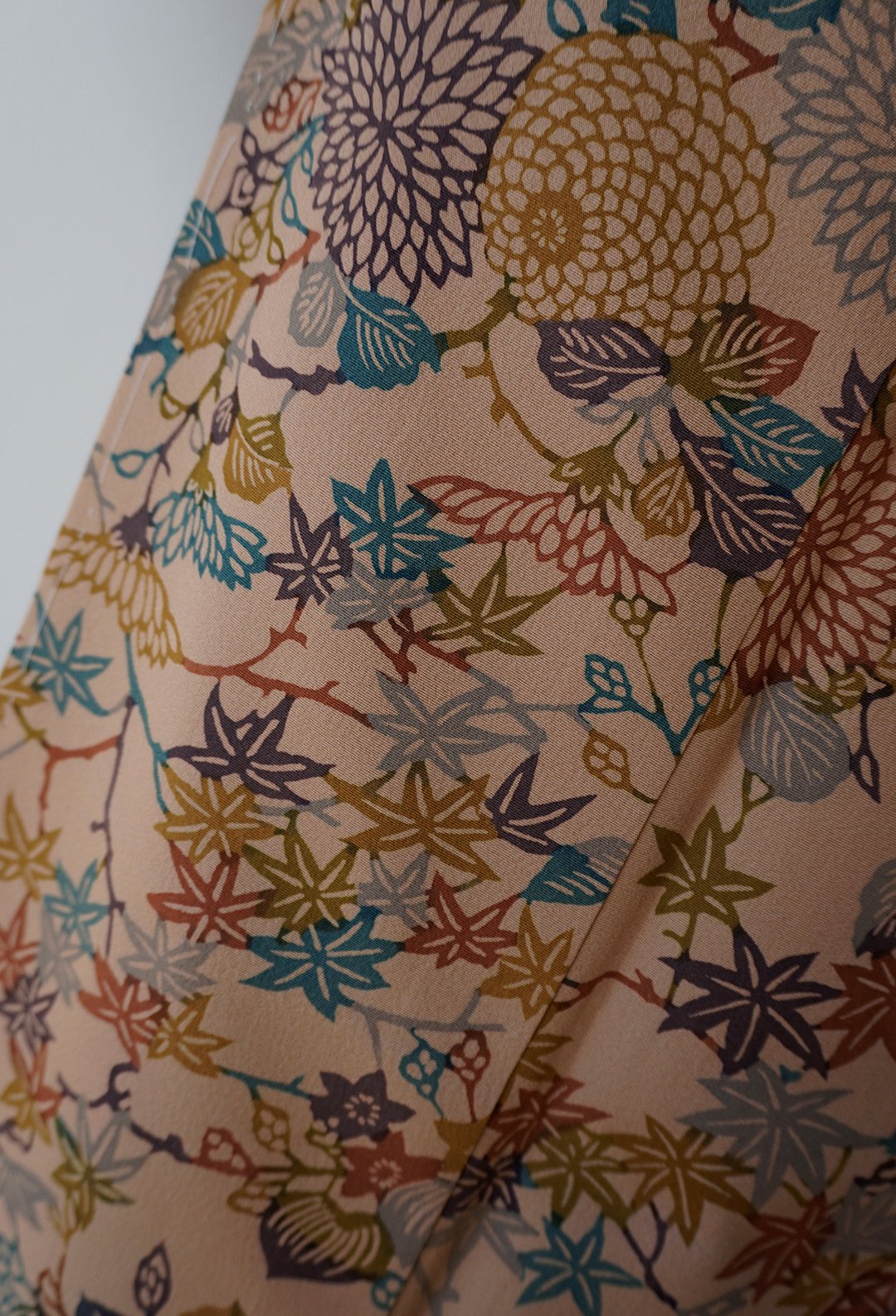 袷】狐色 菊や紅葉の型染め 小紋 | 大山キモノ・ちぇらうなぼるた 