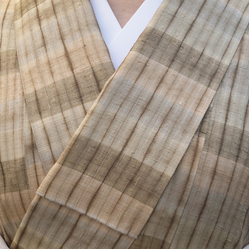 ☆新品未使用☆　草木染め紬　三代目清次 袷】三代目清次 草木染め 横段に絞り柄 紬 | 大山キモノ・ちぇら