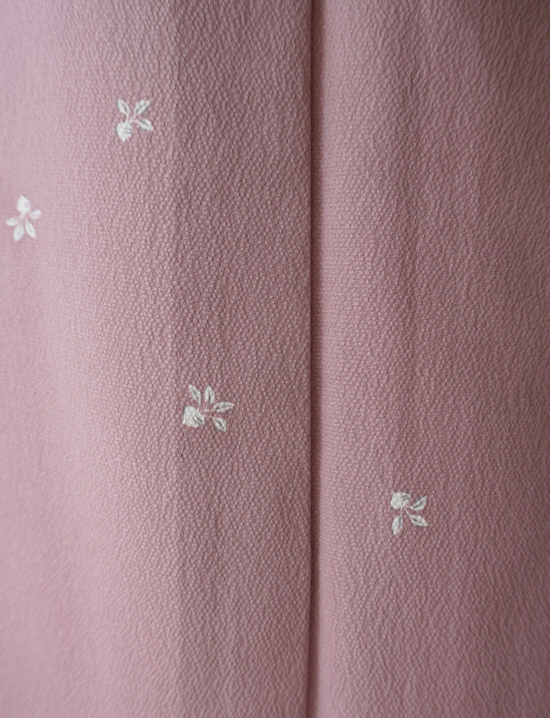 【単衣】飛び柄 刺繍小紋 正絹◇ブルーグレー 小紋】正絹 単衣 小菊の飛び柄 花浅葱色 | 野の花