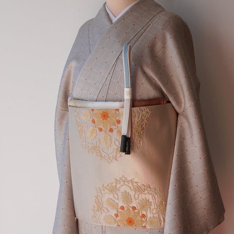 未着用　訪問着　スワトウ刺繍　相良刺繍　牡丹　からはな金糸　着物　041a d 未着用 訪問着 スワトウ刺繍 相良刺繍 牡丹 からはな金糸 着物 041a d