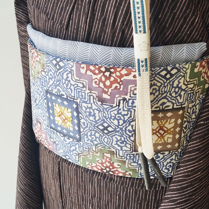 和小物さくら・帯揚げ】パウダーブルー×錆鼠色 友禅渦文 帯揚げ