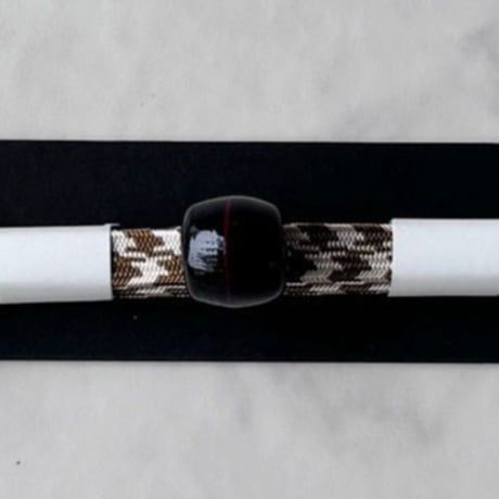 【帯締め】黒×赤の玉　帯留め付き　枯茶×白の千鳥文三分紐　250411⑥