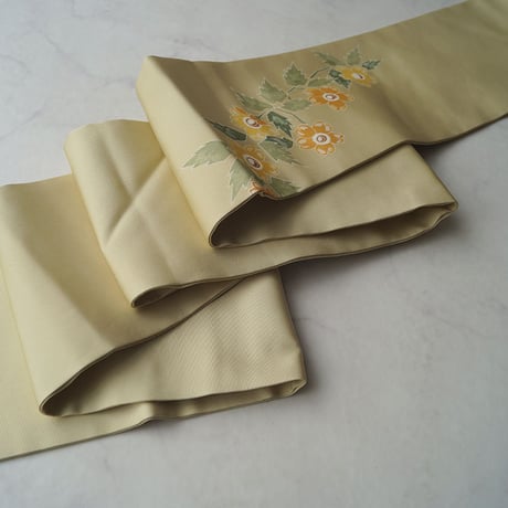 【なごや帯】 若芽色　抽象花に蝶々文　塩瀬なごや帯