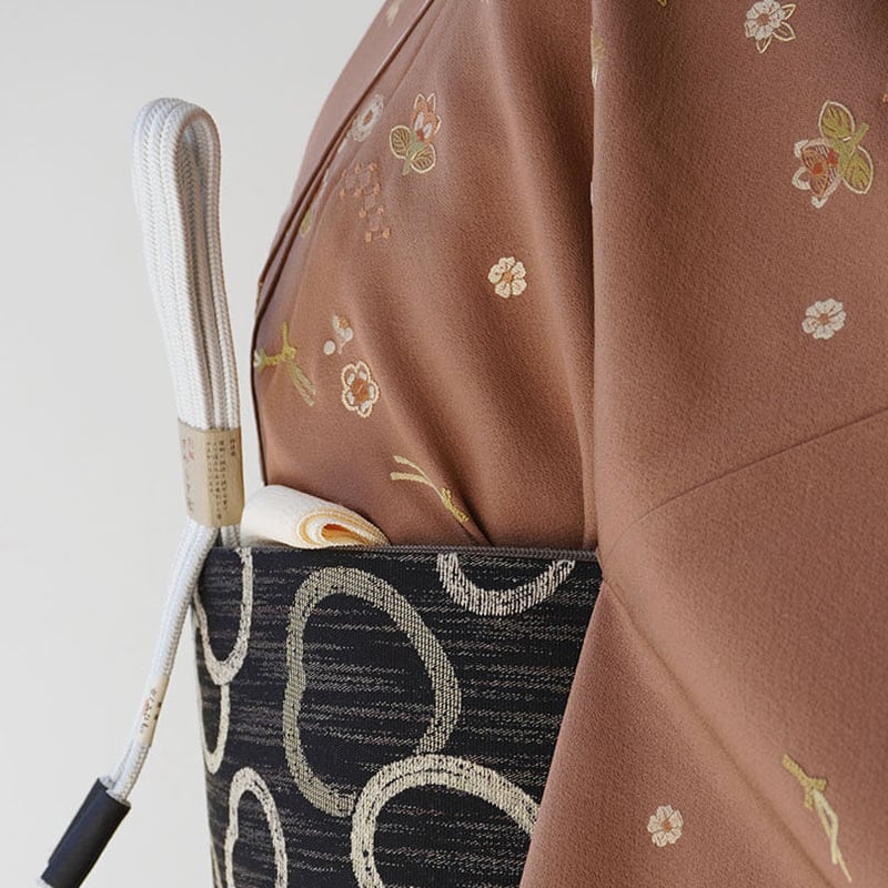 c-957　付下げ　小鳥に草花文様　単衣　刺繍　一ツ紋　重ね衿　居敷当て付き　★ 未使用 蘇州刺繍 相良刺繍 付け下げ訪問着 一つ紋 花柄 正絹 薄