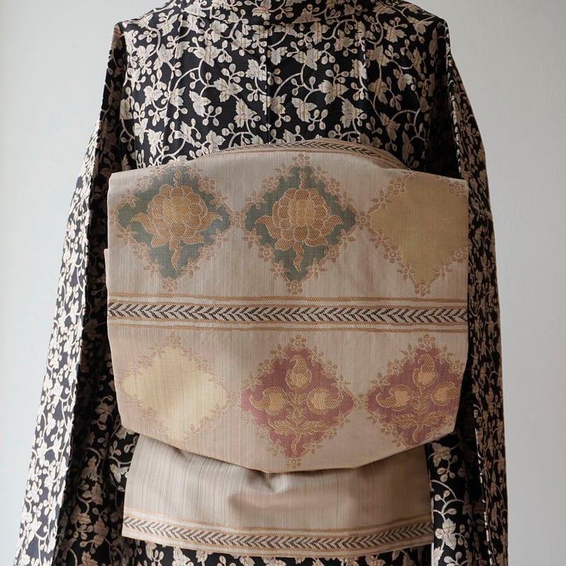 袋帯洛風林花唐草文