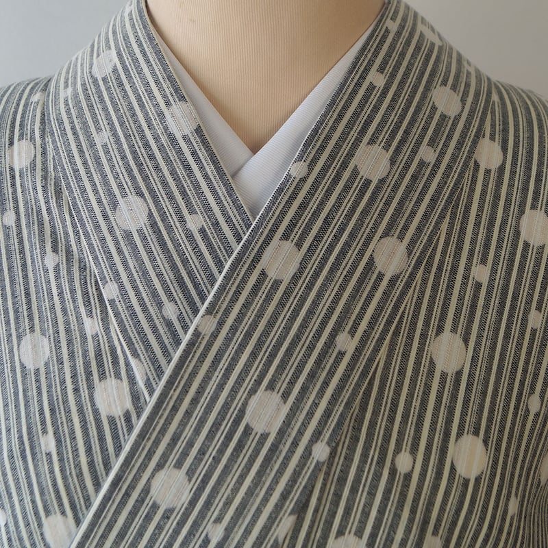 ★新品.未使用品★墨黒に大きな灰色ドット柄★水玉・大人の浴衣★ 未使用品墨黒に大きな灰色ドット柄水玉・大人の浴衣 着物 (ドット)