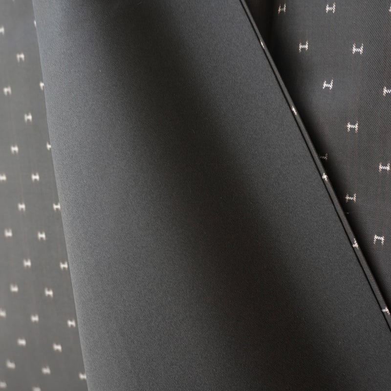 大島紬　泥染め　袷　立涌紋　やまと謹製　逸品　しつけ糸 きものやまと＞新作の「やまとオリジナル大島紬」を発表 | 株式