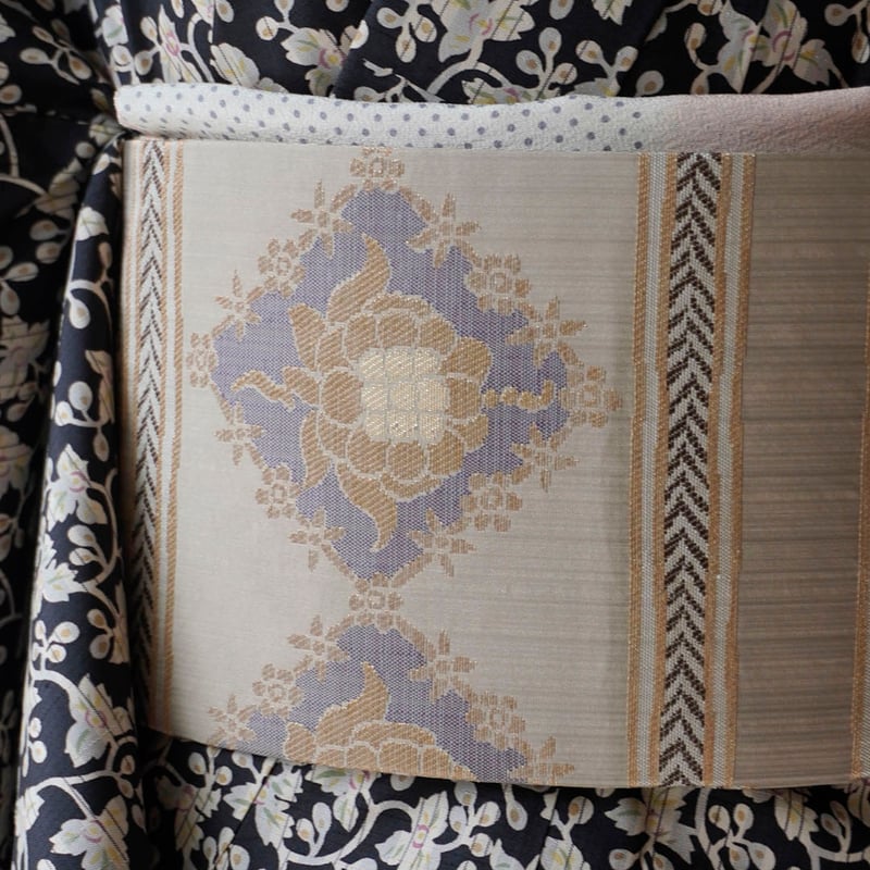 袋帯洛風林花唐草文