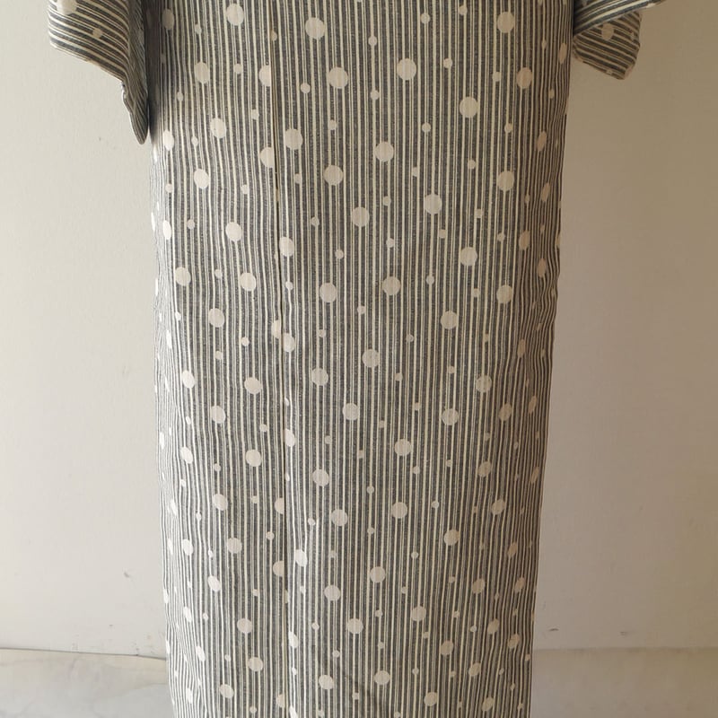 ☆新品.未使用品☆墨黒に大きな灰色ドット柄☆水玉・大人