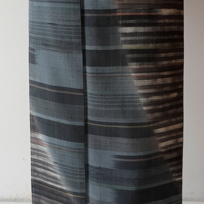 袷】錆鼠×藍鼠色地 横縞文 暈し 附下げ紬 | 大山キモノ・ちぇら