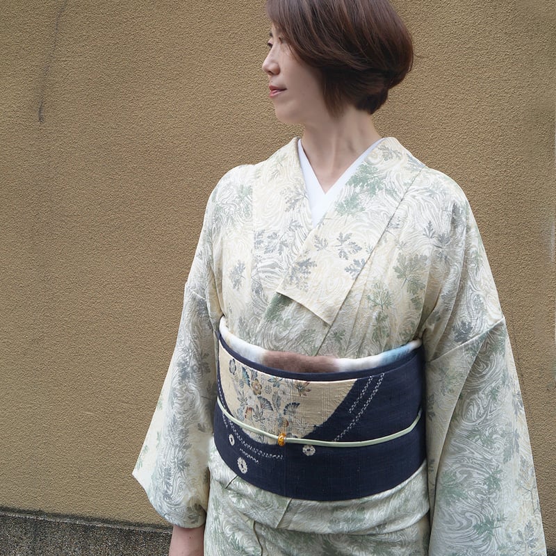 附け下げ(単衣)　(流水に吉祥紋様　部分絞り　刺繍　未使用　蕎麦切色系) 附け下げ(単衣) (流水に吉祥紋様 部分絞り 刺繍 未使用 蕎麦切色
