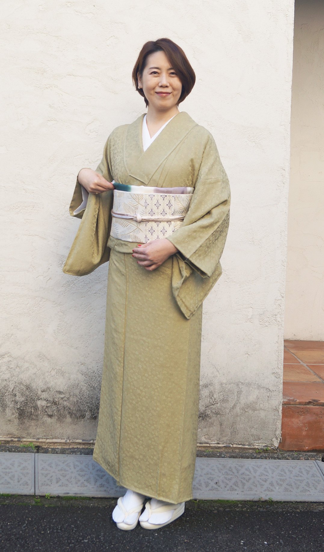 花柳会服一つ紋抹茶色袷 （日本舞踊花柳流、一つ紋入り正絹色無地 