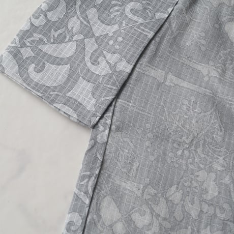 【浴衣】小千谷織物　綿麻紅梅　越後型染浴衣　文様合わせ　白×白鼠色